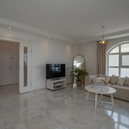 Mit Einzigartigem Ausblick Вилла