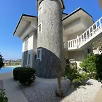 Villa Mit Einzigartigem Ausblick