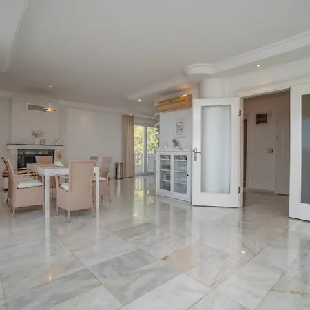 Villa Mit Einzigartigem Ausblick