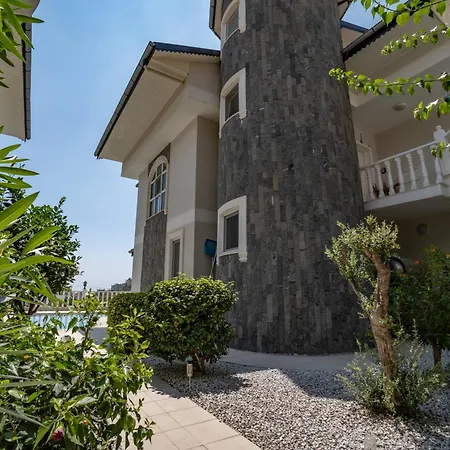 Villa Mit Einzigartigem Ausblick Alanya