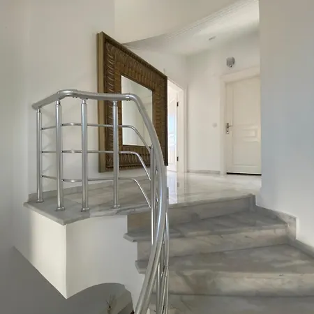 Villa Mit Einzigartigem Ausblick