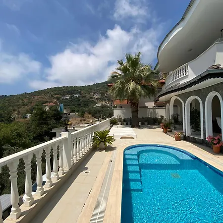 Villa Mit Einzigartigem Ausblick Alanya