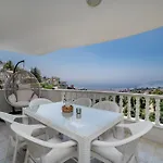 Villa Mit Einzigartigem Ausblick