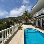 Villa Mit Einzigartigem Ausblick Alanya