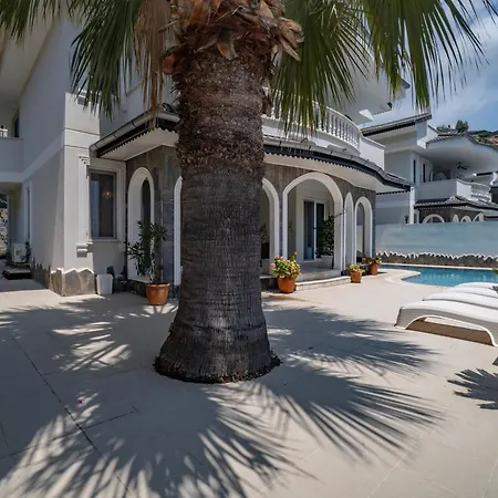 Mit Einzigartigem Ausblick Αλάνια