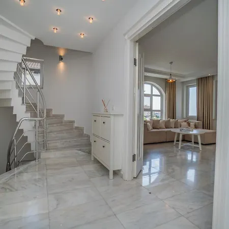 Mit Einzigartigem Ausblick Villa